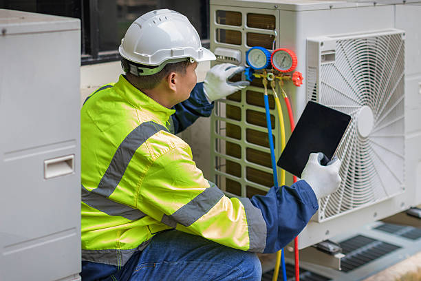 Professional Hvac Installation technician working in Greenacres, FL